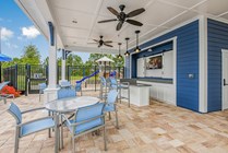 Avenues Walk Pool 6582 2-Web