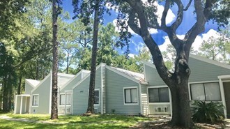 Villa Pines at Baymeadows 